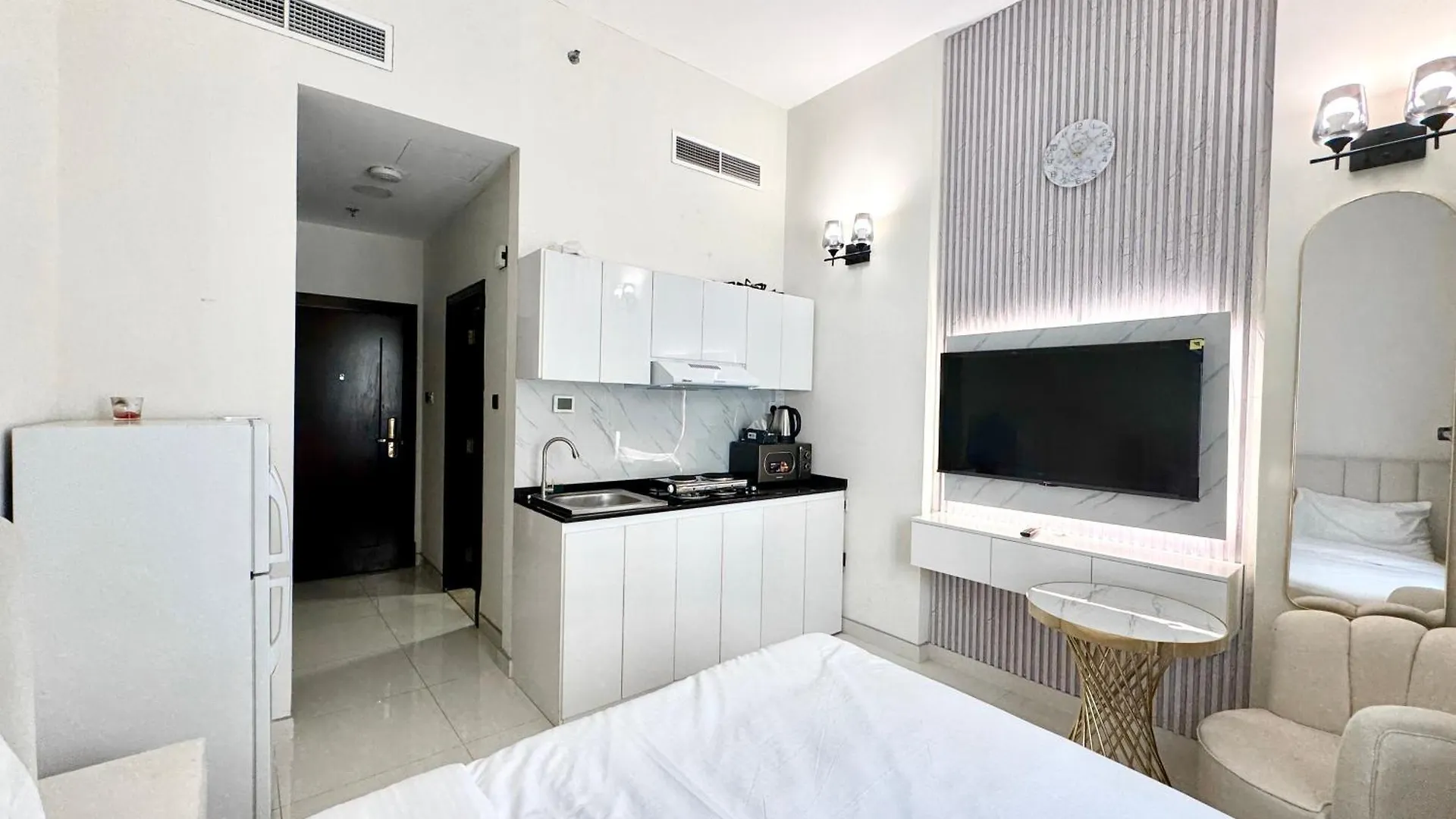 Al Manara Premium Deluxe Studio Dubai
